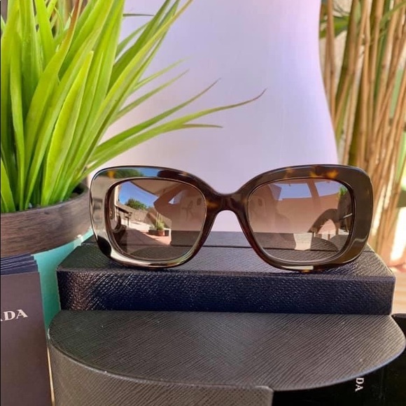 PRADASRR270 - Picture 3 of 4